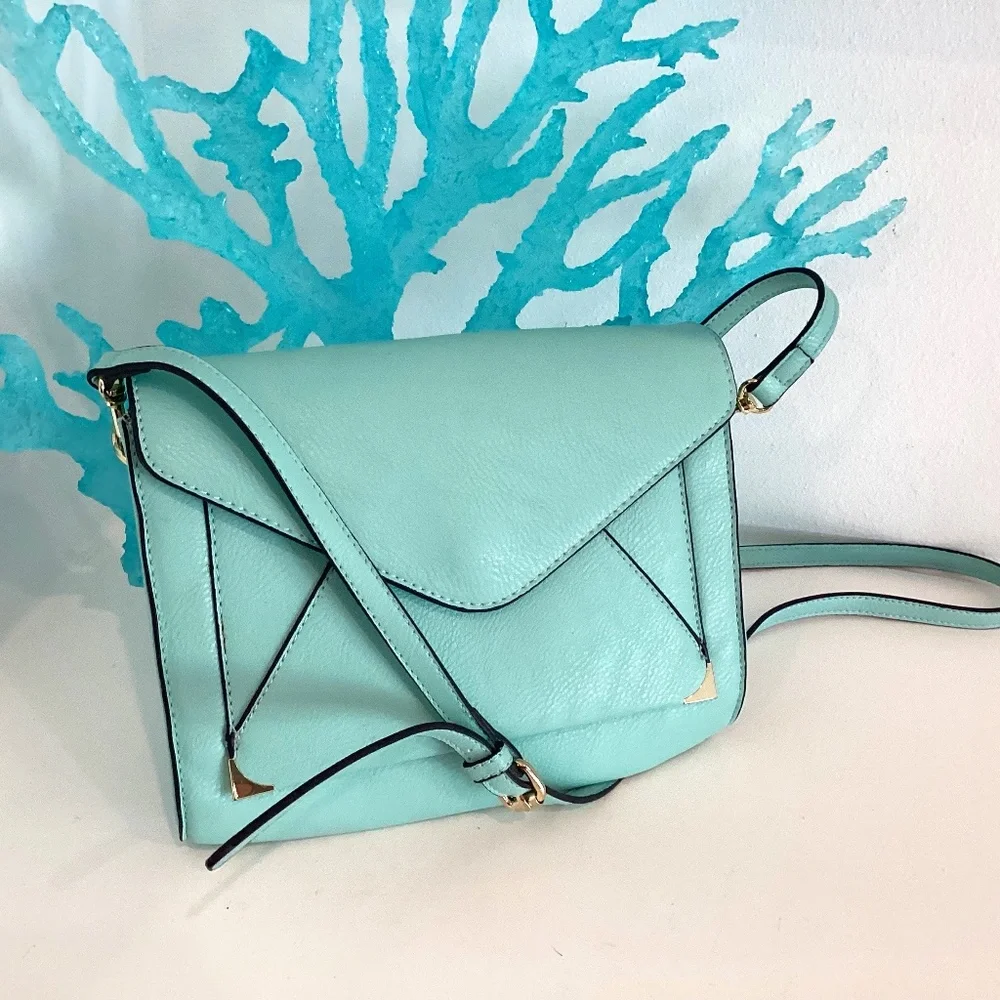 Apartment 9 APT.9 Turquoise aqua blue crossbody purse Beautiful 😍